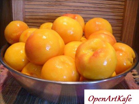 Консервированные персики